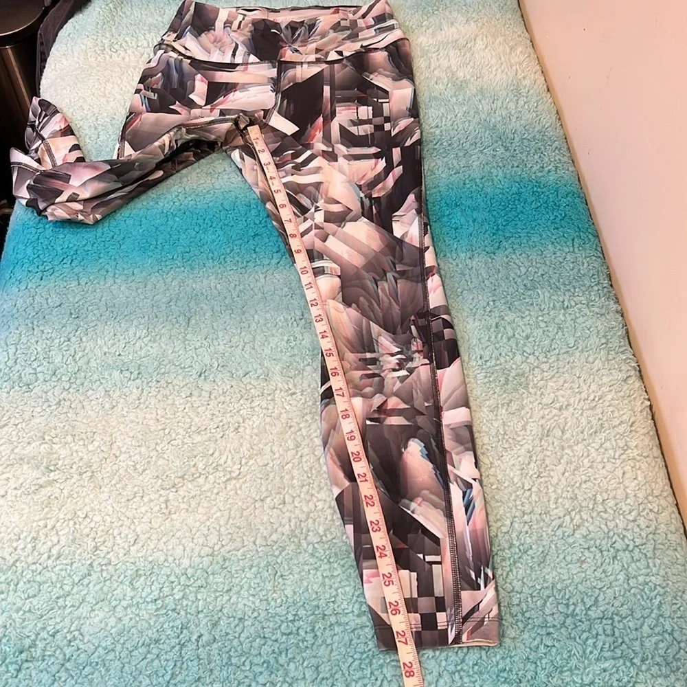 🔥NWOT Nike Abstract Pattern Leggings🔥